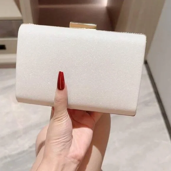 💎 Embellished Clutch 💎 - Picture 3 of 8